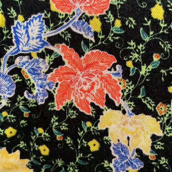 Black Flower print button down short sleeve shirt - Picture 3 of 4